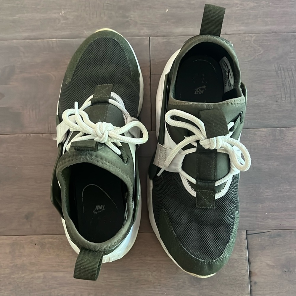 Nike Army Green Tennis Shoes. Size 8.5.